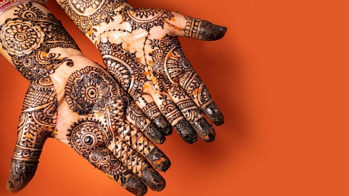 Minimalistic Arabic Mehndi Design Ideas For Intimate Weddings