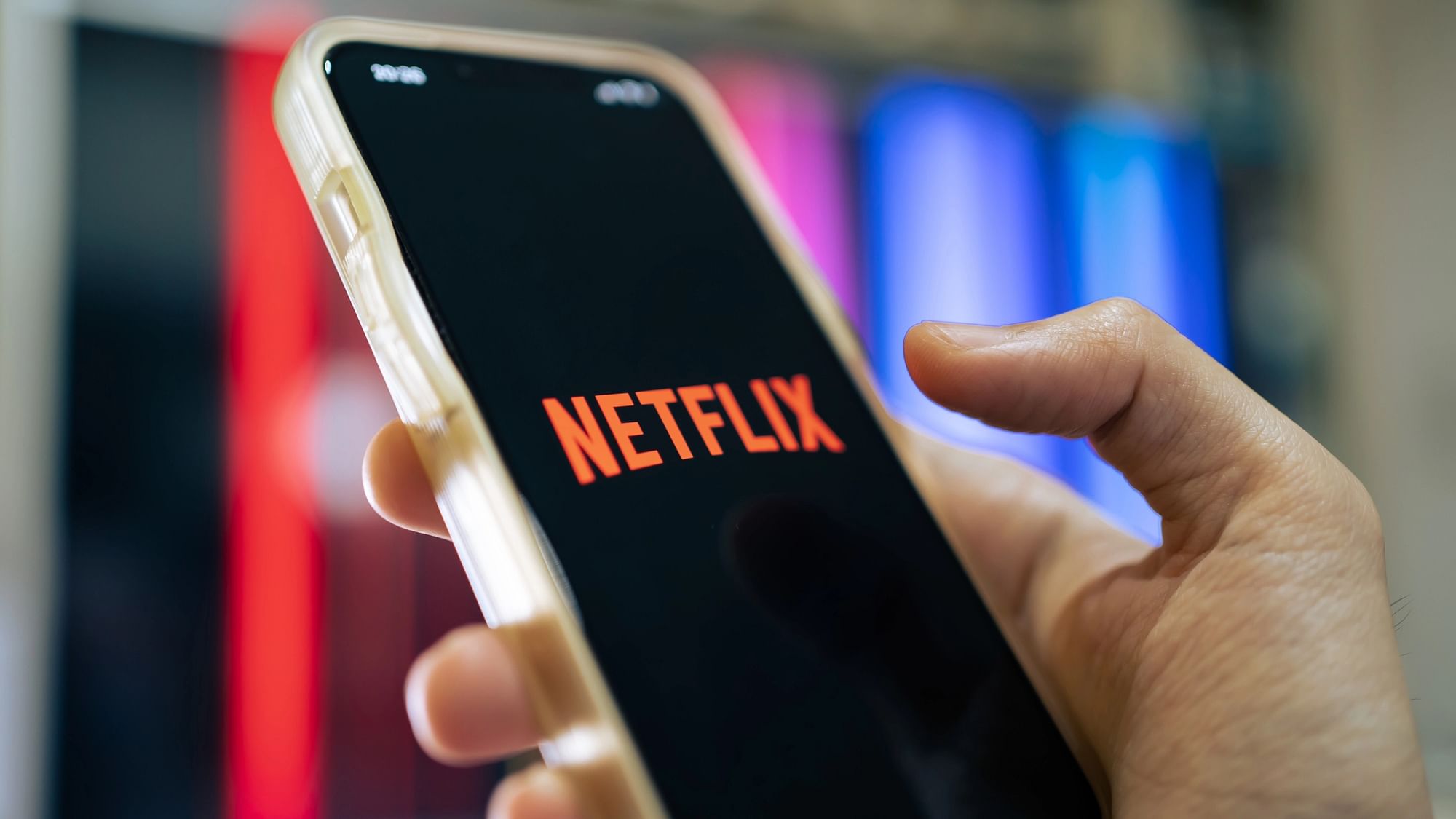 How to use sale netflix on mobile phone