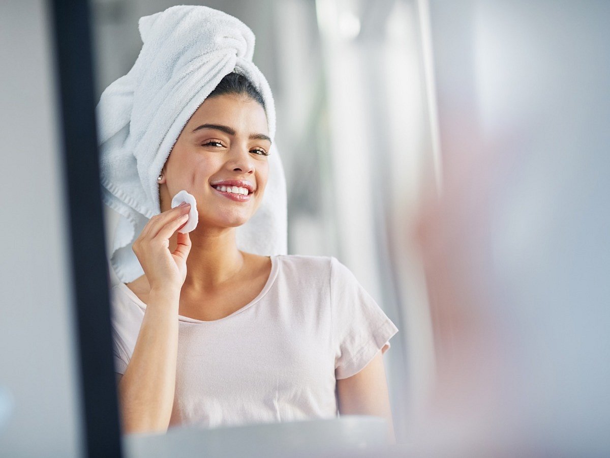 5 Natural MakeUp Removers To Use Instead Of ChemicalFilled Removers