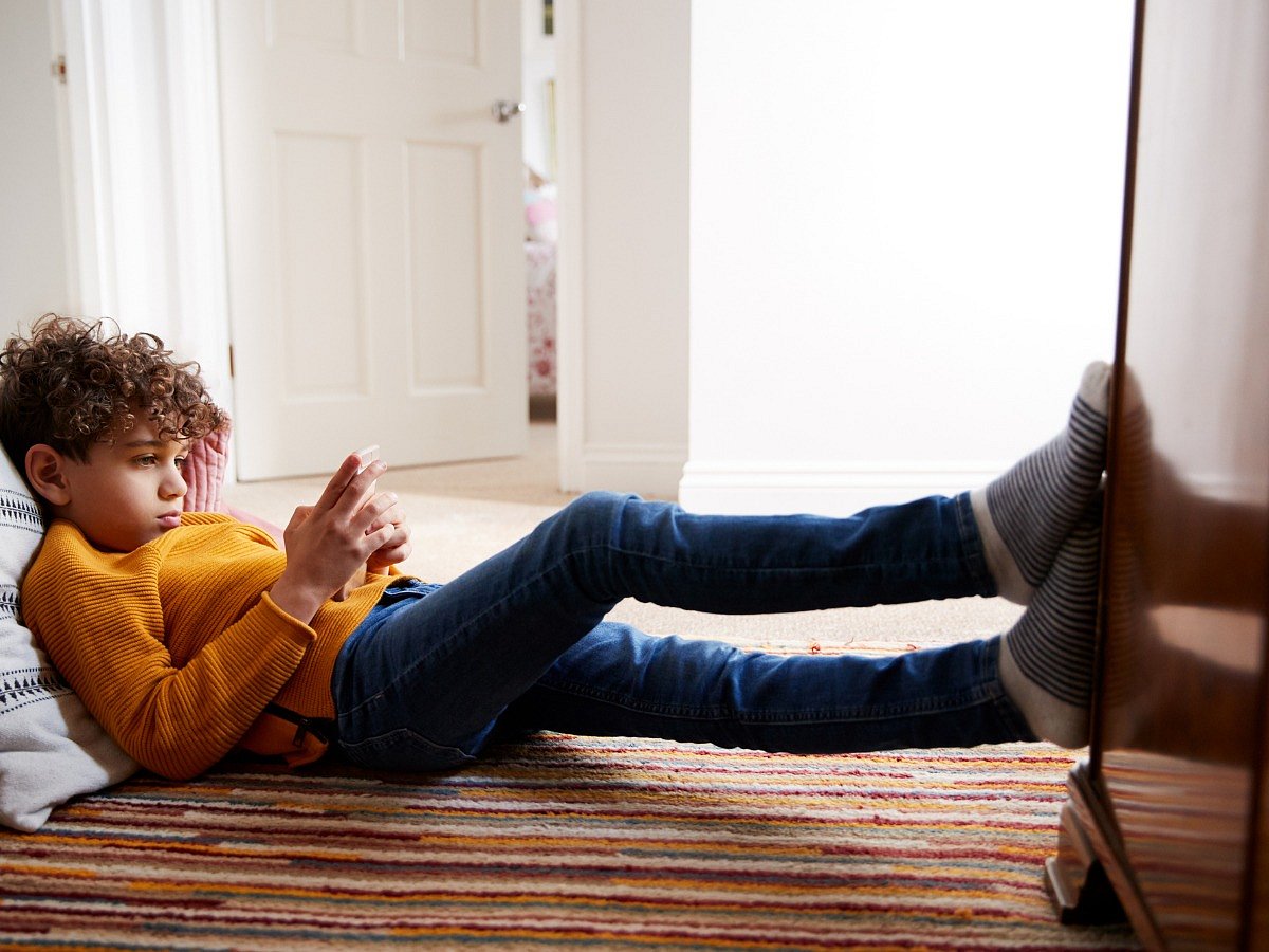 Effects On Screen Time On Children & Guidelines For Screen Time