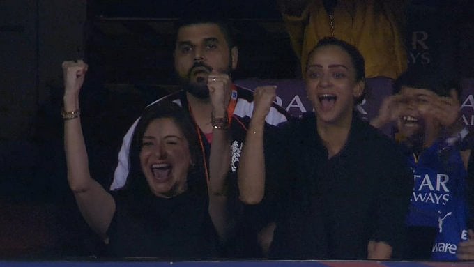 Pics of Anushka Sharma's Expressions During RCB Cricket Match Go Viral