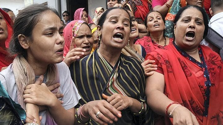 Udaipur Killing: तस्वीरों में देखिए कन्हैया लाल की अंतिम यात्रा में उमड़ा हुजूम  