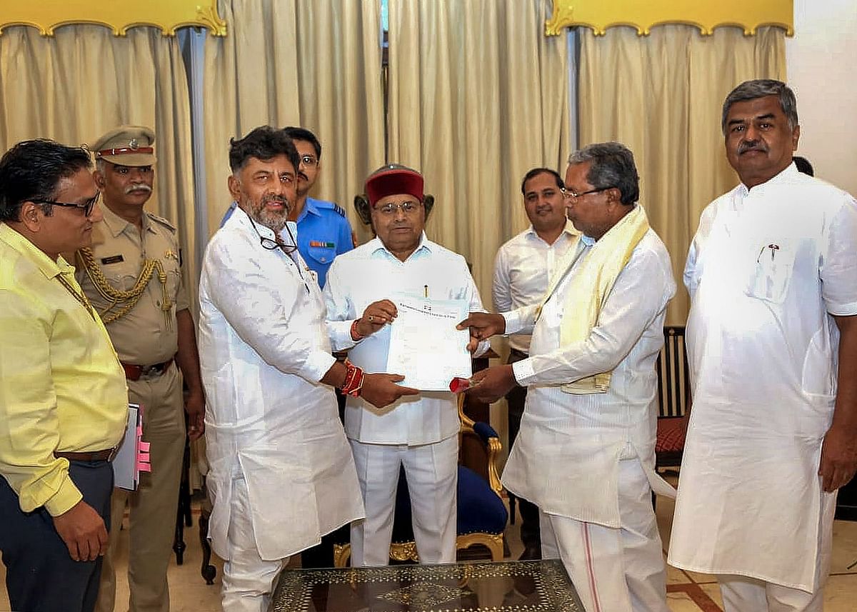 Karnataka: राज्यपाल से मिले सिद्धारमैया-शिवकुमार, सरकार बनाने का दावा पेश किया