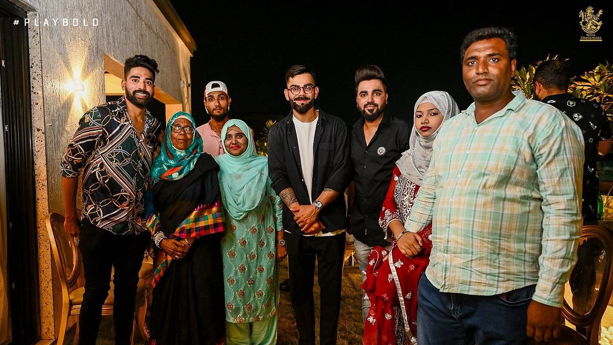 सिराज के घर 'बिरयानी पार्टी', मेहमान बनें कोहली समेत RCB के ये सितारे| Photos